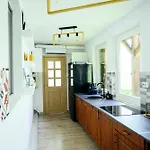 Cotroceni Upstairs Apartment *