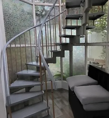 Cotroceni Upstairs Apartment